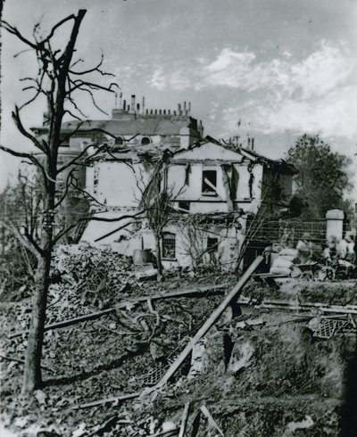 リージェンツ運河の爆発;爆発後の公園管理人の住居 作： English Photographer